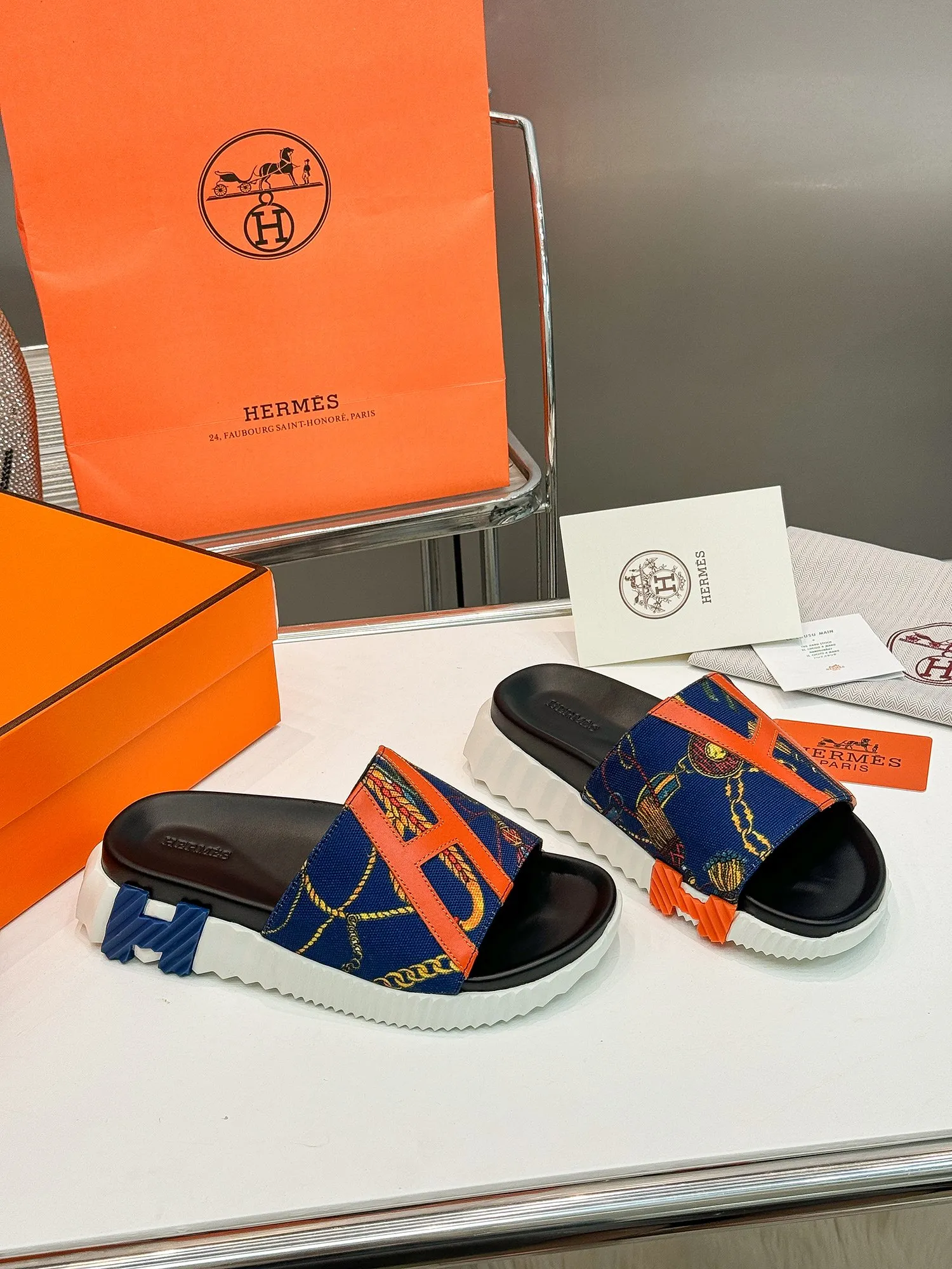 👟👟Ex-factory price 460👟👟 ♥The latest Hermes (HERMES) ▼Slippers, thong toe sandals, flat shoes, beach shoes, calfskin non-woven splicing. Outsole, original IP foam bottom, light and soft, comfortable for the upper foot, size 35-46